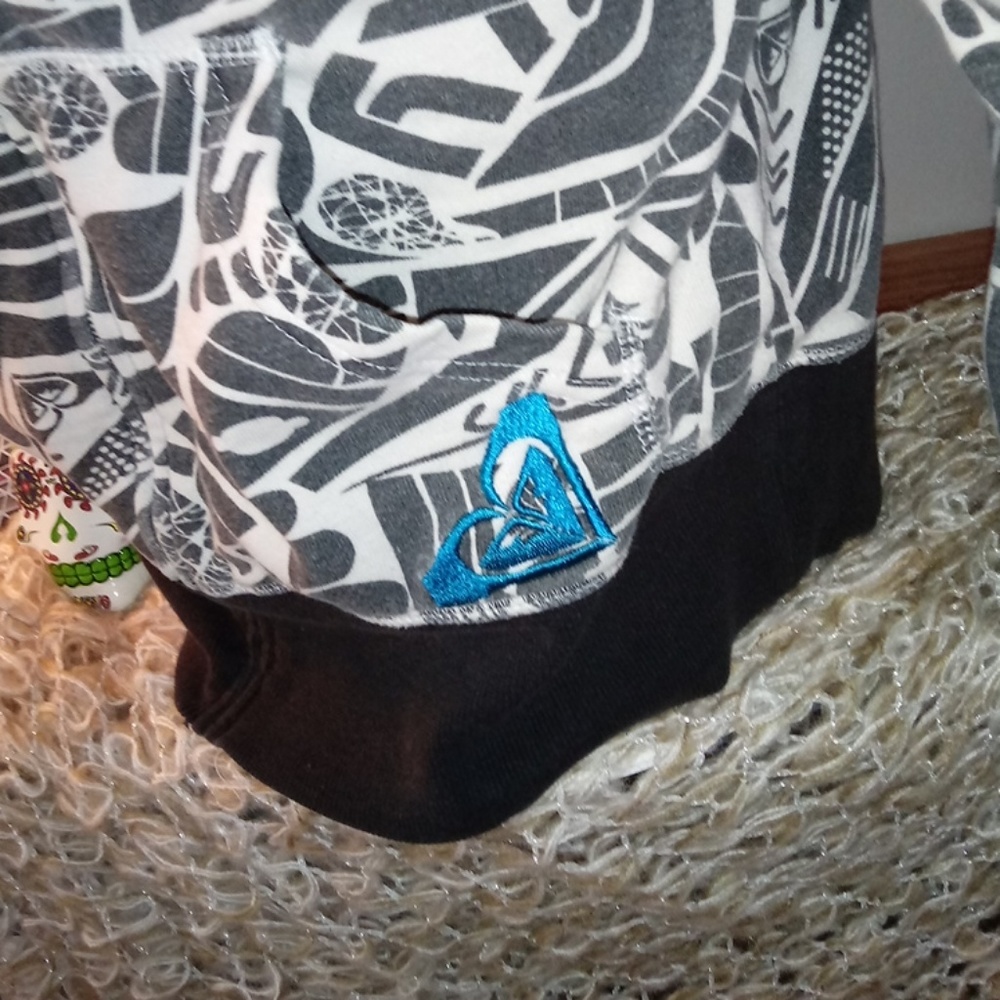 Cute Roxy Hoodie! - Picture 2 of 6